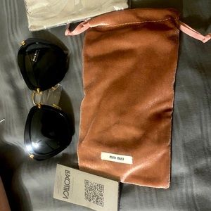 Mui Mui black sunnies 0MU 10NS